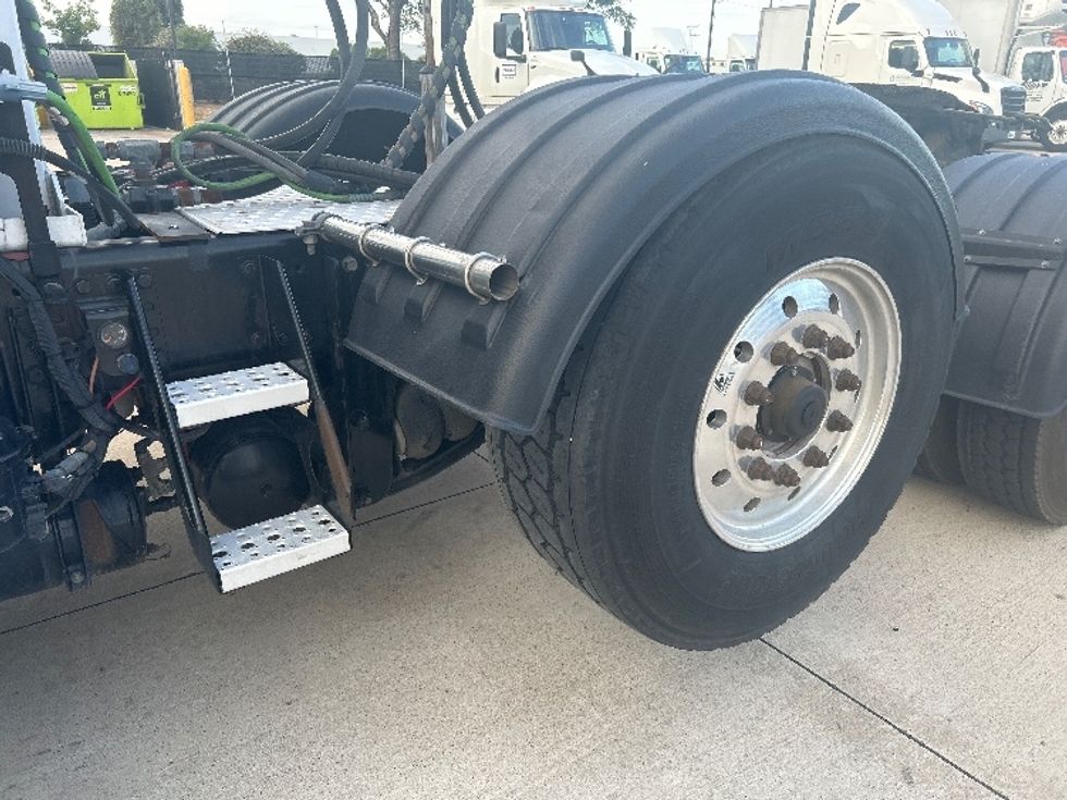 Day Cab Tractor-Heavy Duty Tractors-Freightliner-2019-D12264SD-Houston-TX-298,460\n\t\tmiles-$ 104,000 - Image 17