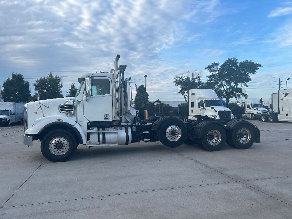 Day Cab Tractor-Heavy Duty Tractors-Freightliner-2019-D12264SD-Houston-TX-298,460\n\t\tmiles-$ 104,000 - Image 4