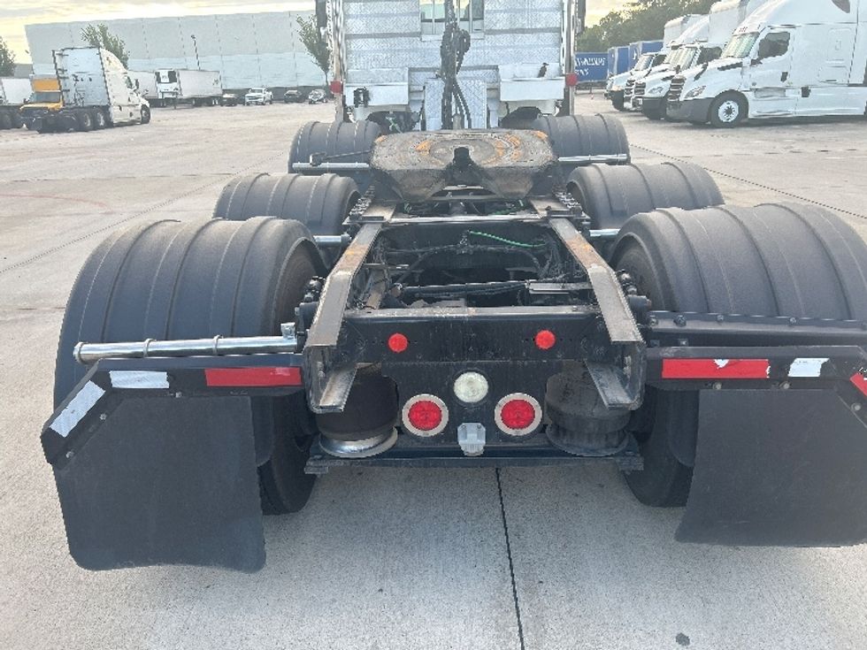 Day Cab Tractor-Heavy Duty Tractors-Freightliner-2019-D12264SD-Houston-TX-298,460\n\t\tmiles-$ 104,000 - Image 6