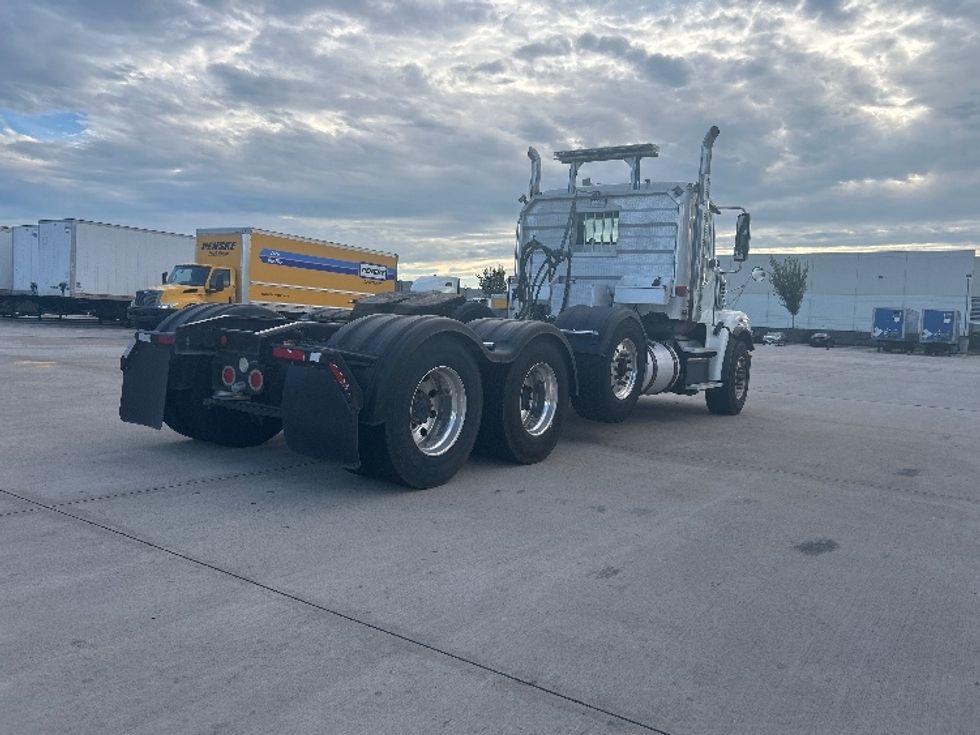 Day Cab Tractor-Heavy Duty Tractors-Freightliner-2019-D12264SD-Houston-TX-298,460\n\t\tmiles-$ 104,000 - Image 7