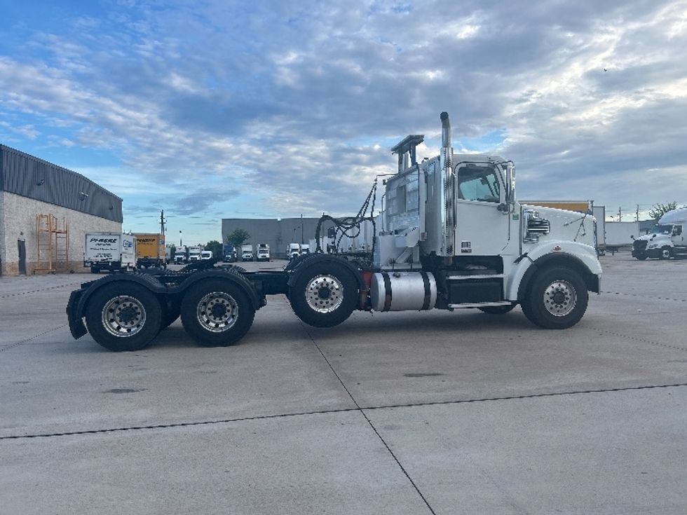 Day Cab Tractor-Heavy Duty Tractors-Freightliner-2019-D12264SD-Houston-TX-298,460\n\t\tmiles-$ 104,000 - Image 8