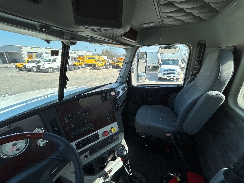 Day Cab Tractor-Heavy Duty Tractors-Freightliner-2019-D12264SD-San Antonio-TX-274,135\n\t\tmiles-$ 70,000 - Image 10