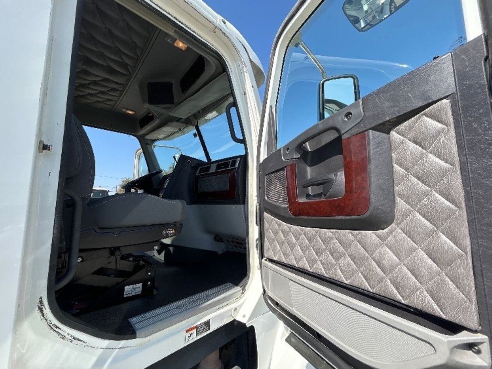 Day Cab Tractor-Heavy Duty Tractors-Freightliner-2019-D12264SD-San Antonio-TX-274,135\n\t\tmiles-$ 70,000 - Image 12