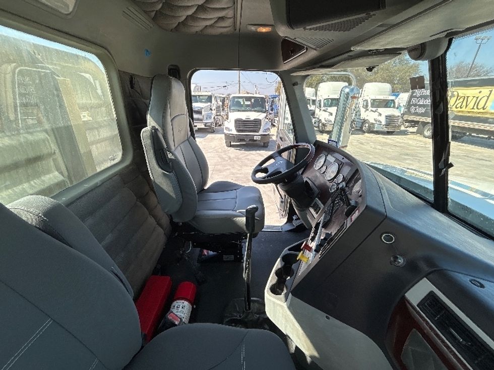 Day Cab Tractor-Heavy Duty Tractors-Freightliner-2019-D12264SD-San Antonio-TX-274,135\n\t\tmiles-$ 70,000 - Image 14