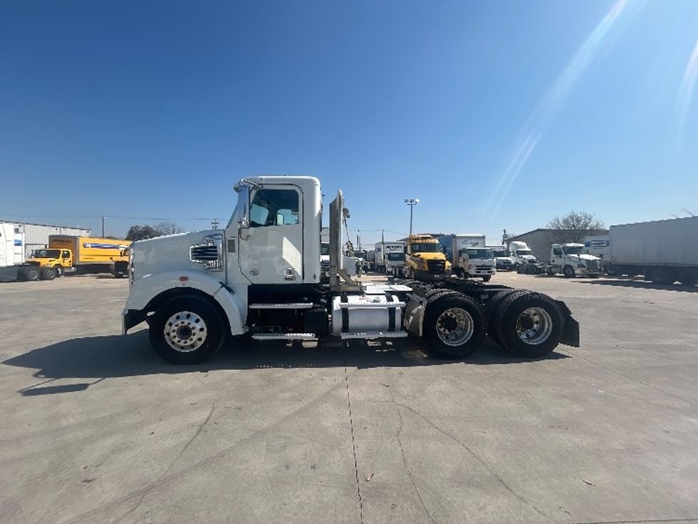 Day Cab Tractor-Heavy Duty Tractors-Freightliner-2019-D12264SD-San Antonio-TX-274,135\n\t\tmiles-$ 70,000 - Image 4