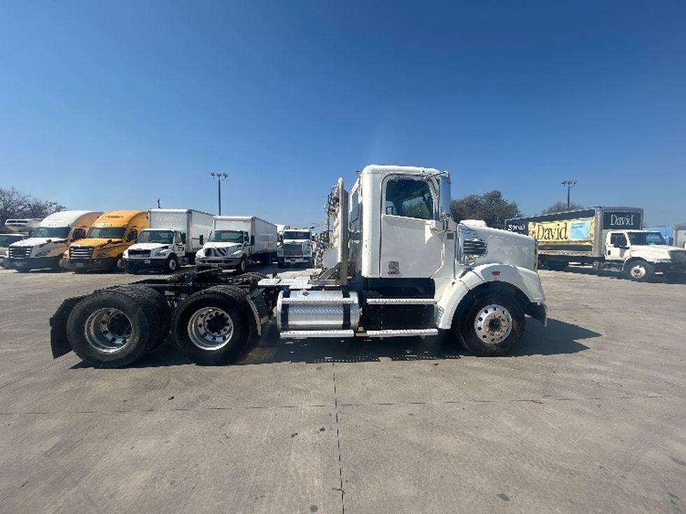 Day Cab Tractor-Heavy Duty Tractors-Freightliner-2019-D12264SD-San Antonio-TX-274,135\n\t\tmiles-$ 70,000 - Image 8