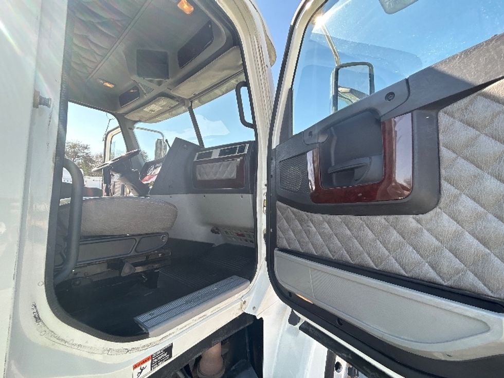 Day Cab Tractor-Heavy Duty Tractors-Freightliner-2019-D12264SD-San Antonio-TX-365,333\n\t\tmiles-$ 64,750 - Image 12