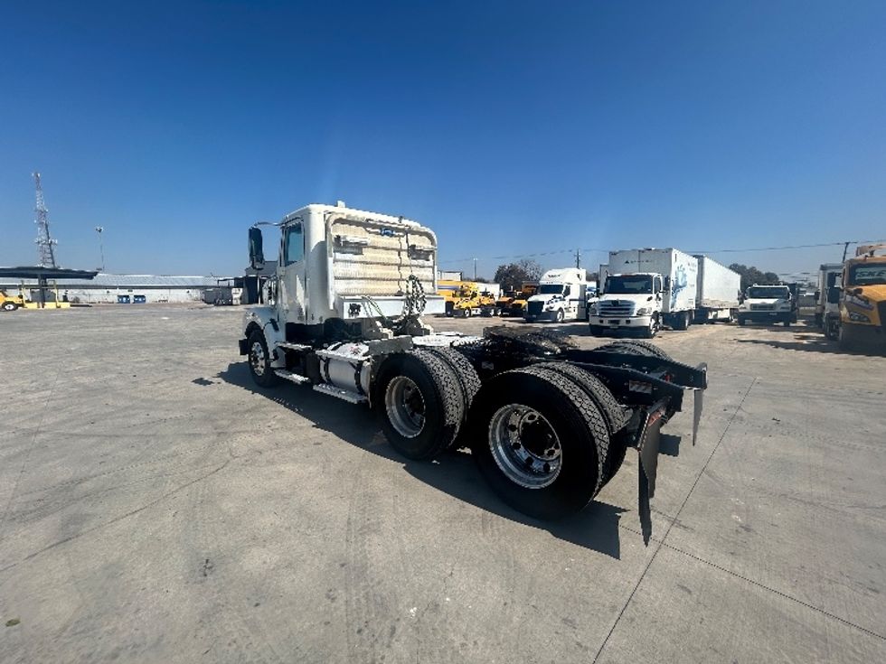 Day Cab Tractor-Heavy Duty Tractors-Freightliner-2019-D12264SD-San Antonio-TX-365,333\n\t\tmiles-$ 64,750 - Image 5