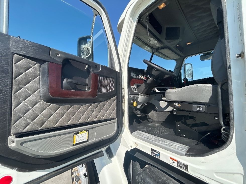 Day Cab Tractor-Heavy Duty Tractors-Freightliner-2019-D12264SD-San Antonio-TX-365,333\n\t\tmiles-$ 64,750 - Image 9