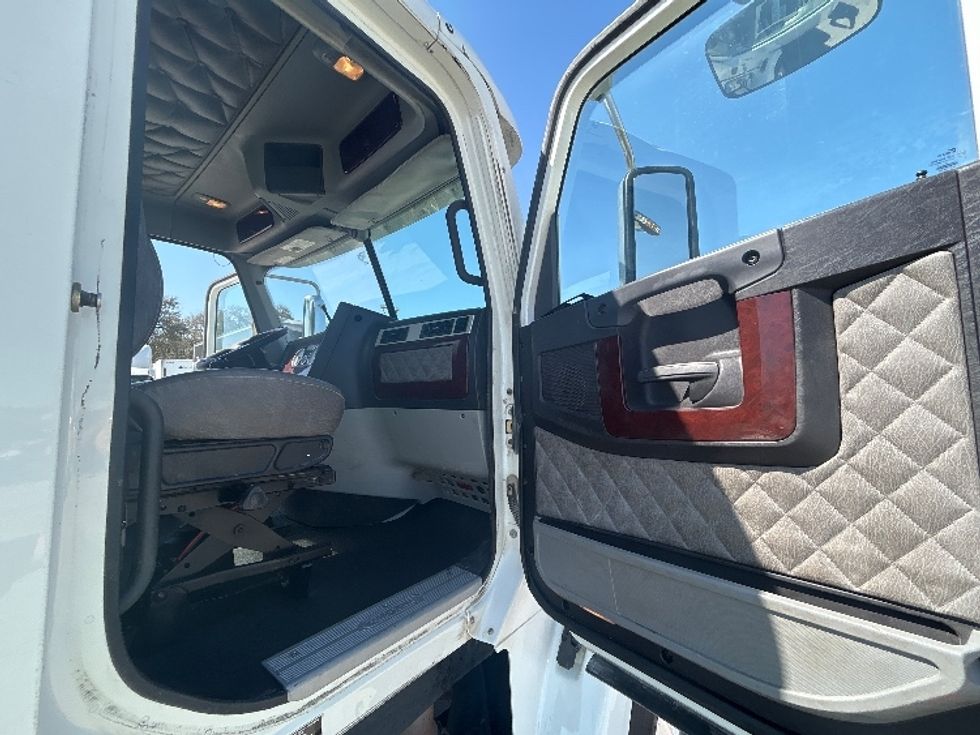 Day Cab Tractor-Heavy Duty Tractors-Freightliner-2019-D12264SD-San Antonio-TX-366,386\n\t\tmiles-$ 64,500 - Image 12