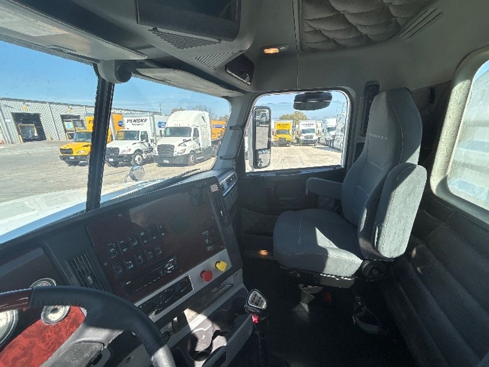 Day Cab Tractor-Heavy Duty Tractors-Freightliner-2019-D12264SD-San Antonio-TX-386,083\n\t\tmiles-$ 63,500 - Image 10