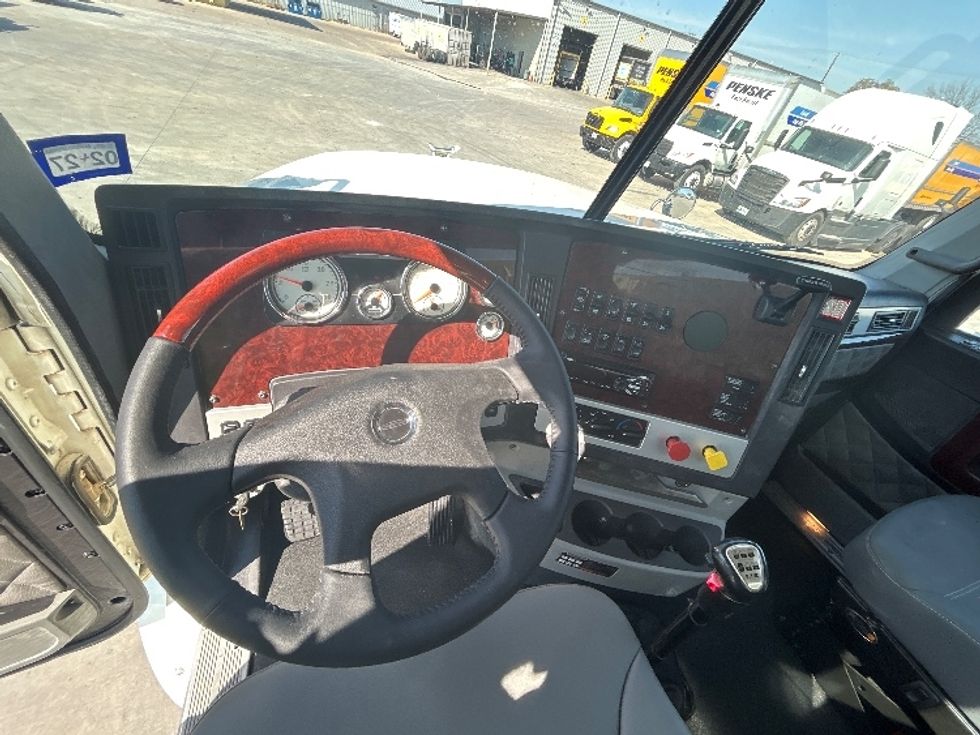 Day Cab Tractor-Heavy Duty Tractors-Freightliner-2019-D12264SD-San Antonio-TX-386,083\n\t\tmiles-$ 63,500 - Image 11