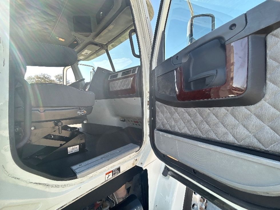 Day Cab Tractor-Heavy Duty Tractors-Freightliner-2019-D12264SD-San Antonio-TX-386,083\n\t\tmiles-$ 63,500 - Image 12