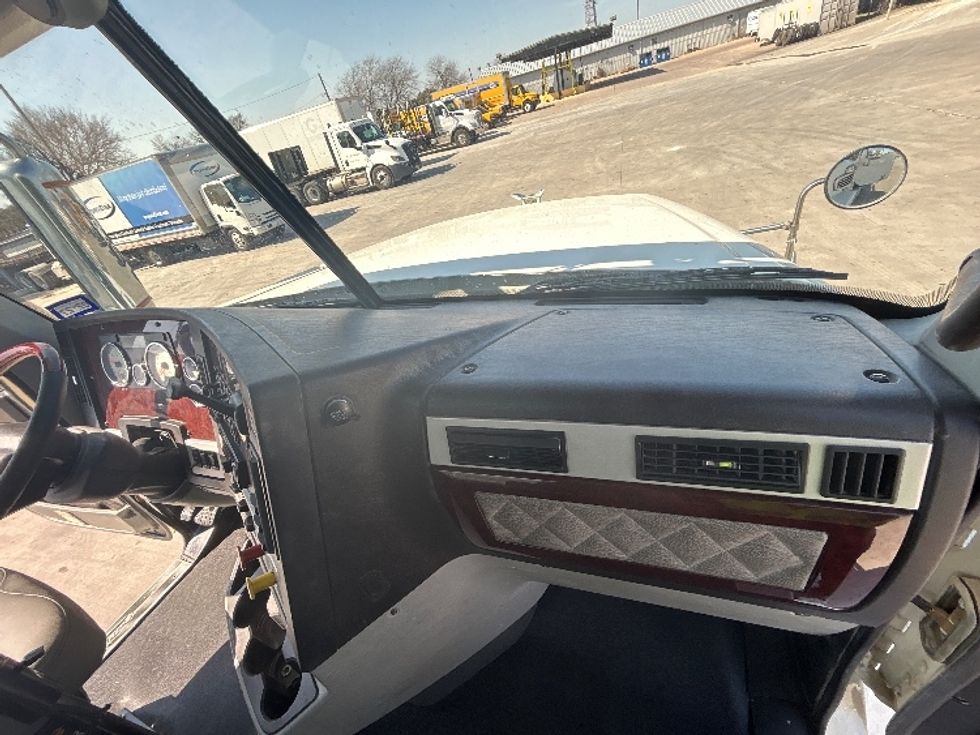 Day Cab Tractor-Heavy Duty Tractors-Freightliner-2019-D12264SD-San Antonio-TX-386,083\n\t\tmiles-$ 63,500 - Image 13