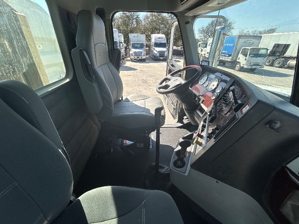 Day Cab Tractor-Heavy Duty Tractors-Freightliner-2019-D12264SD-San Antonio-TX-386,083\n\t\tmiles-$ 63,500 - Image 14