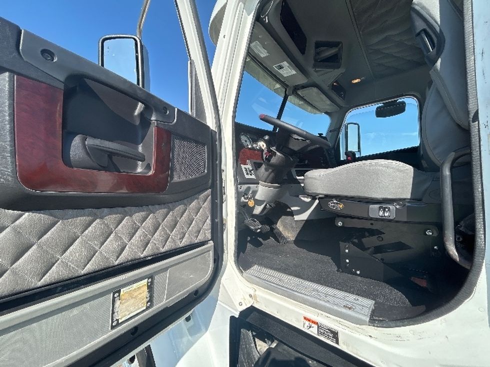 Day Cab Tractor-Heavy Duty Tractors-Freightliner-2019-D12264SD-San Antonio-TX-386,083\n\t\tmiles-$ 63,500 - Image 9