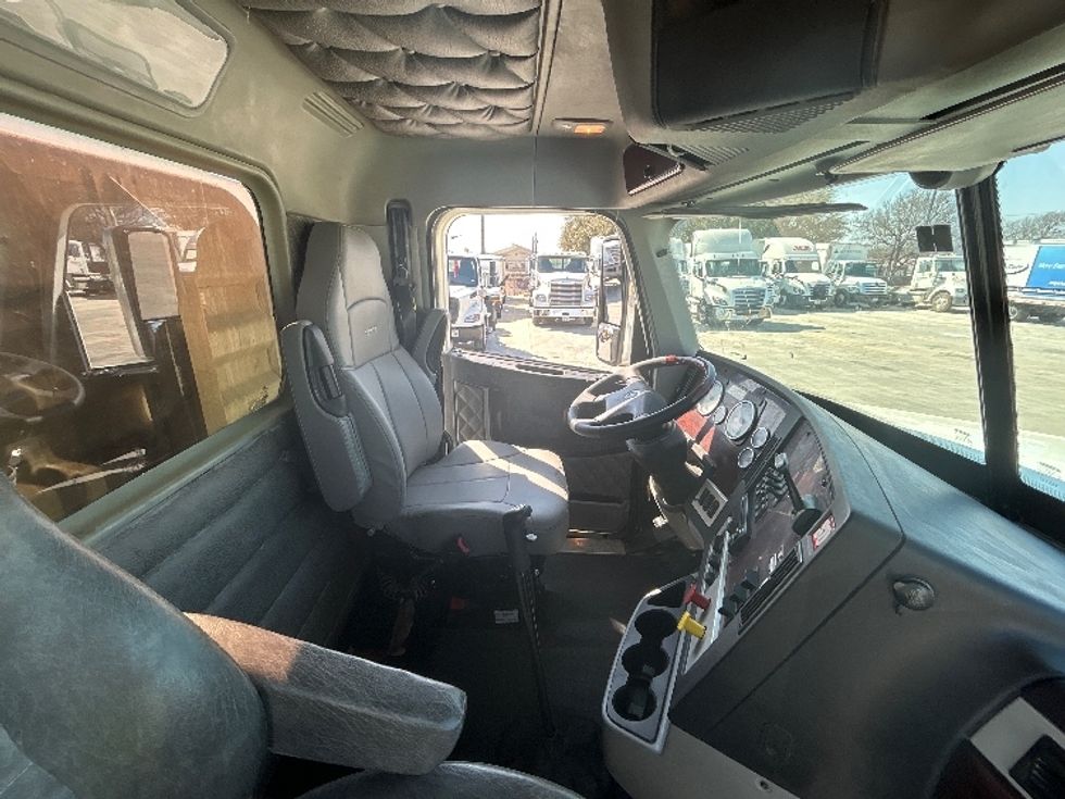 Day Cab Tractor-Heavy Duty Tractors-Freightliner-2019-D12264SD-San Antonio-TX-458,930\n\t\tmiles-$ 59,750 - Image 14
