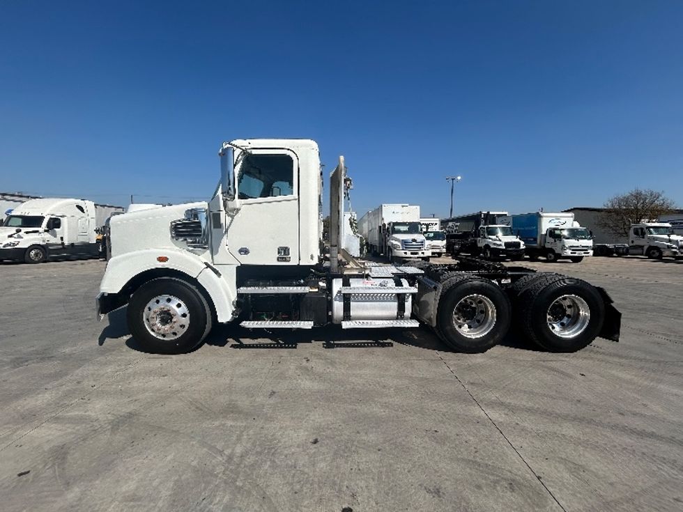 Day Cab Tractor-Heavy Duty Tractors-Freightliner-2019-D12264SD-San Antonio-TX-458,930\n\t\tmiles-$ 59,750 - Image 4
