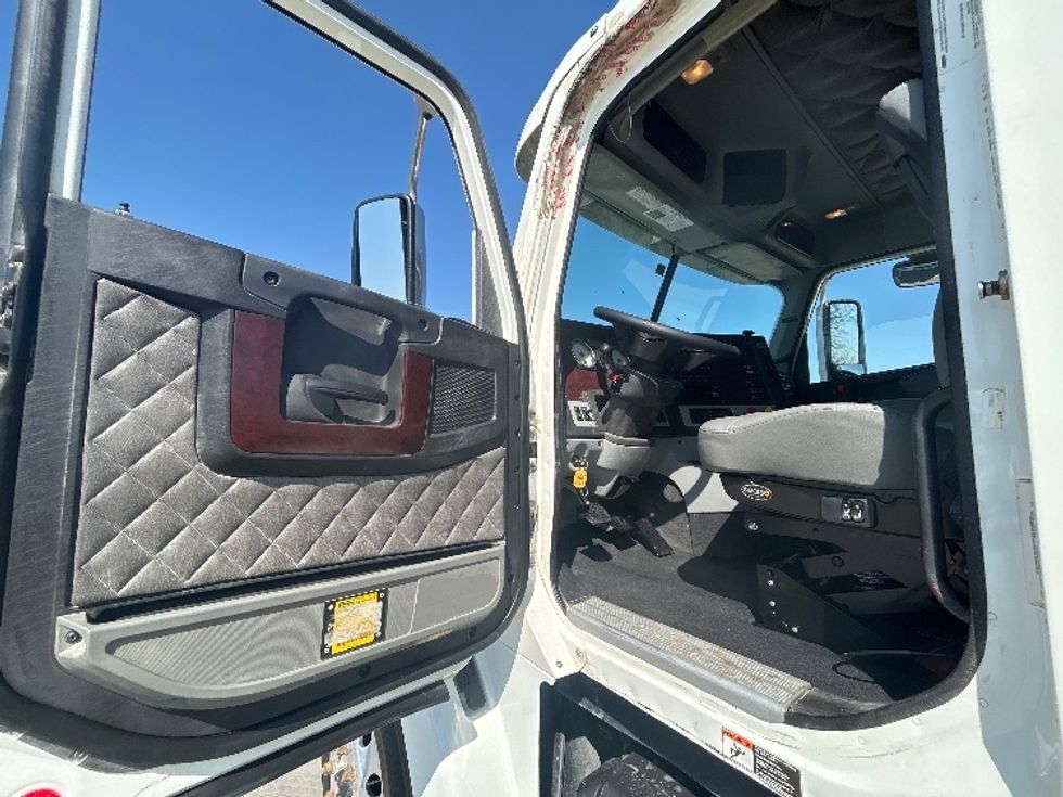 Day Cab Tractor-Heavy Duty Tractors-Freightliner-2019-D12264SD-San Antonio-TX-458,930\n\t\tmiles-$ 59,750 - Image 9