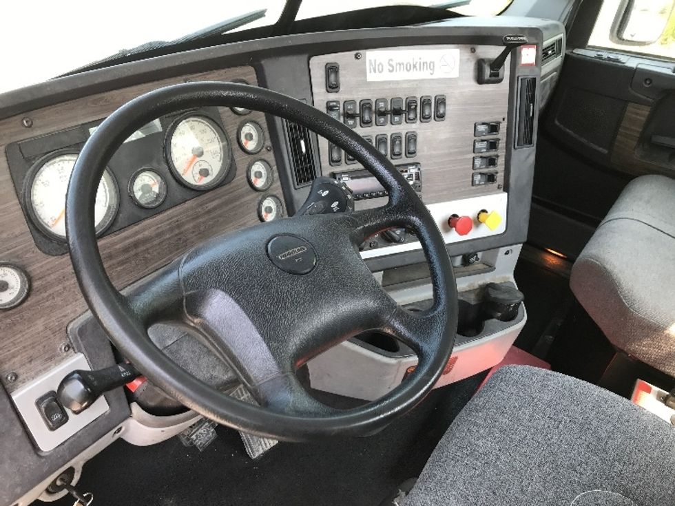 Day Cab Tractor-Heavy Duty Tractors-Freightliner-2019-D12264SD-Ste-Foy-PQ-67,771\n\t\tkm-$ 98,000 - Image 10