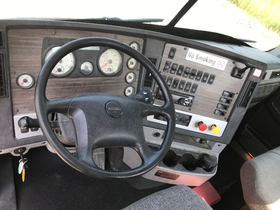 Day Cab Tractor-Heavy Duty Tractors-Freightliner-2019-D12264SD-Ste-Foy-PQ-67,771\n\t\tkm-$ 98,000 - Image 11