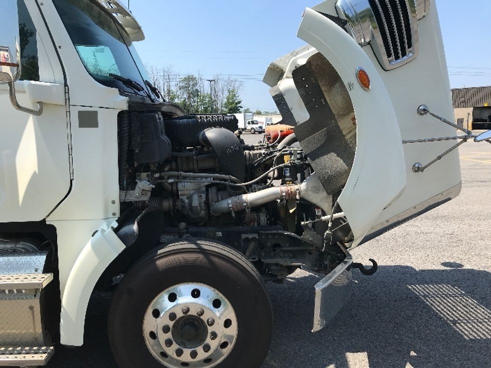 Day Cab Tractor-Heavy Duty Tractors-Freightliner-2019-D12264SD-Ste-Foy-PQ-67,771\n\t\tkm-$ 98,000 - Image 15