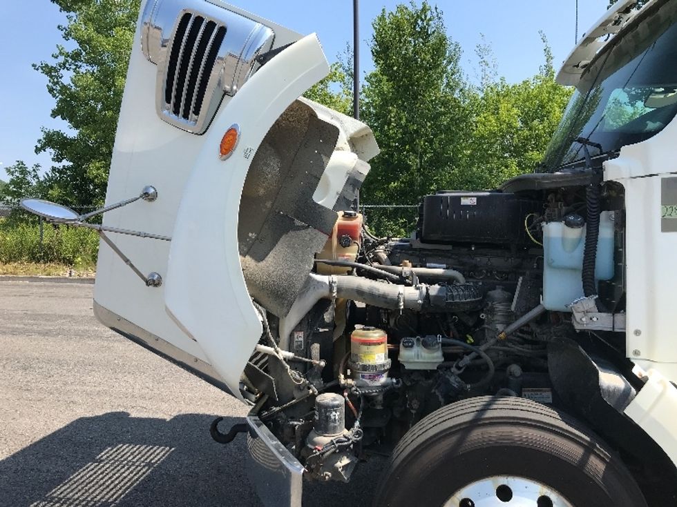 Day Cab Tractor-Heavy Duty Tractors-Freightliner-2019-D12264SD-Ste-Foy-PQ-67,771\n\t\tkm-$ 98,000 - Image 16