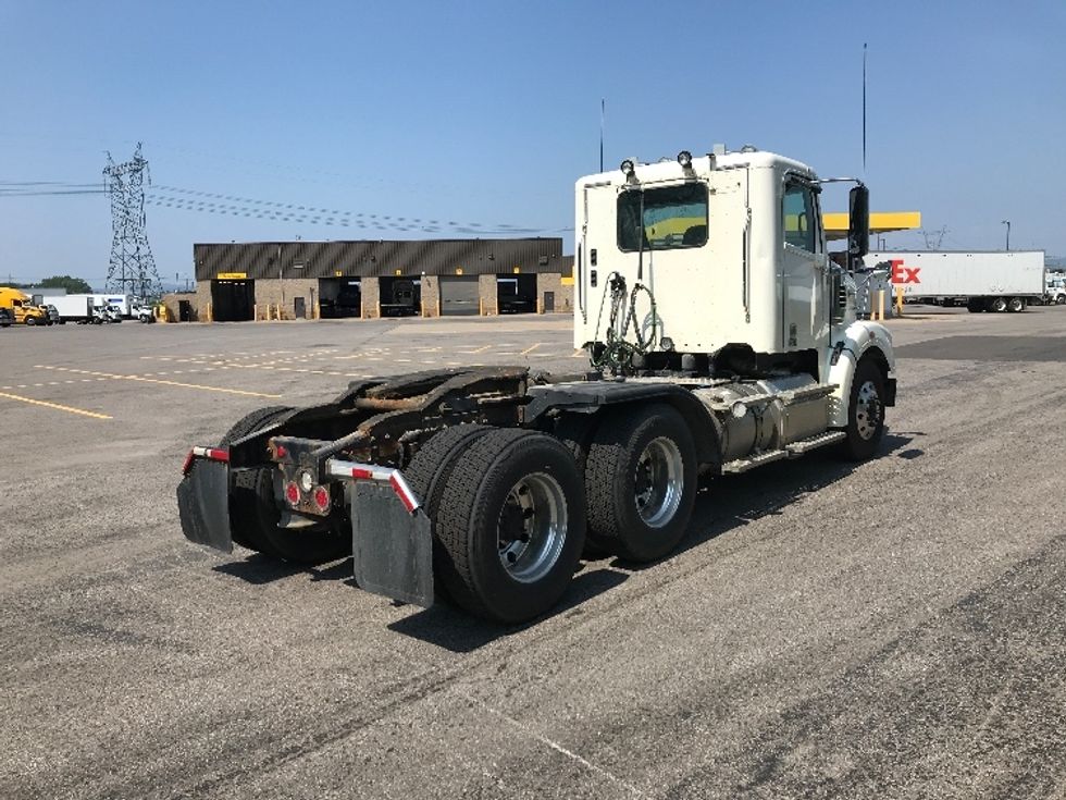 Day Cab Tractor-Heavy Duty Tractors-Freightliner-2019-D12264SD-Ste-Foy-PQ-67,771\n\t\tkm-$ 98,000 - Image 7