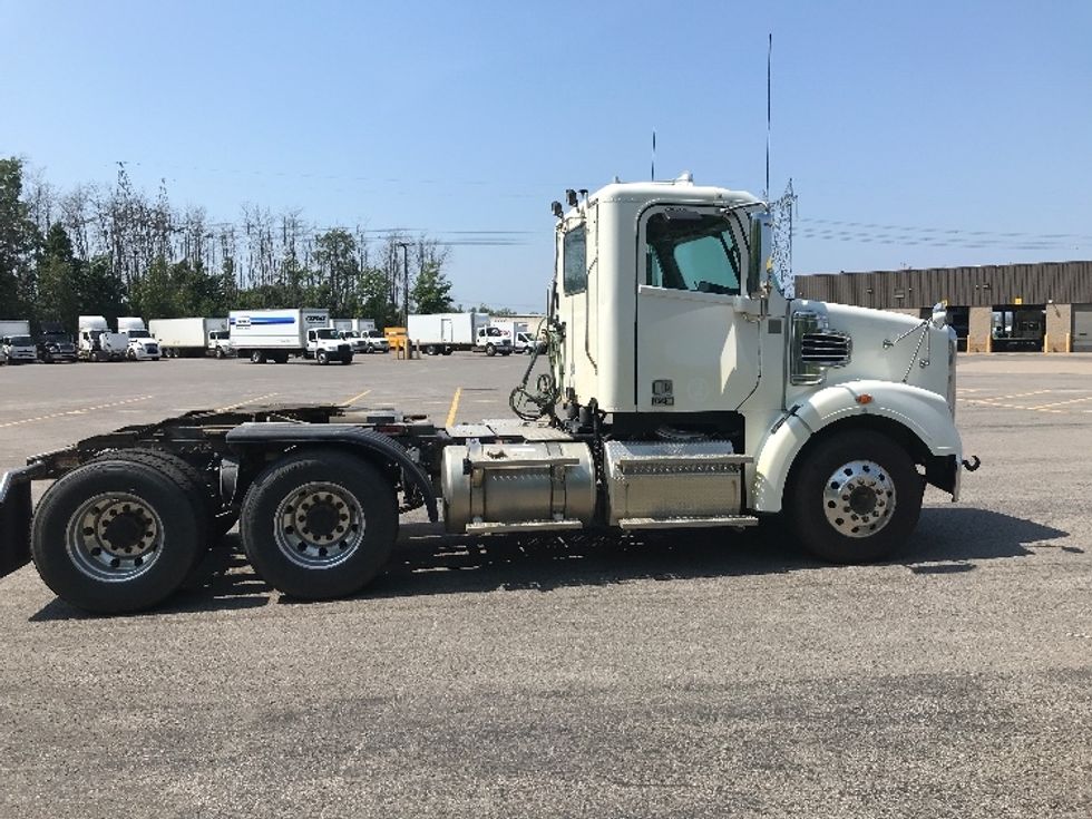 Day Cab Tractor-Heavy Duty Tractors-Freightliner-2019-D12264SD-Ste-Foy-PQ-67,771\n\t\tkm-$ 98,000 - Image 8