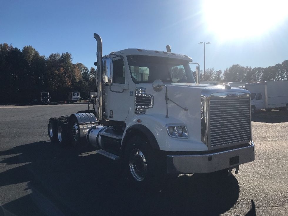 Day Cab Tractor-Heavy Duty Tractors-Freightliner-2019-D12284SD-Charlotte-NC-195,543\n\t\tmiles-$ 99,000 - Image 1