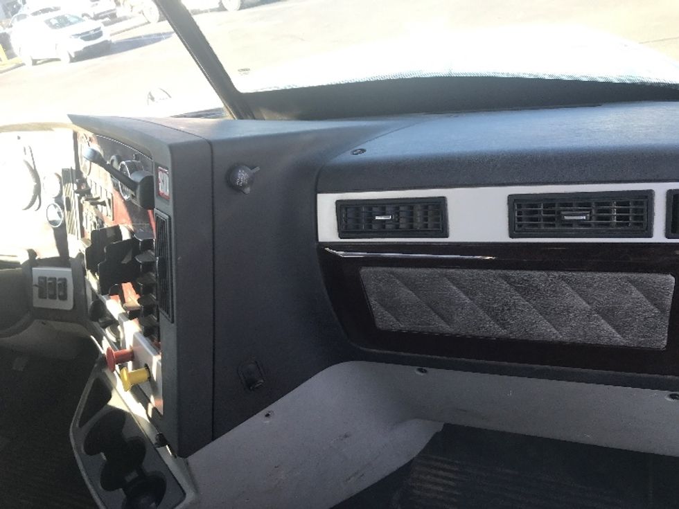 Day Cab Tractor-Heavy Duty Tractors-Freightliner-2019-D12284SD-Charlotte-NC-195,543\n\t\tmiles-$ 99,000 - Image 13