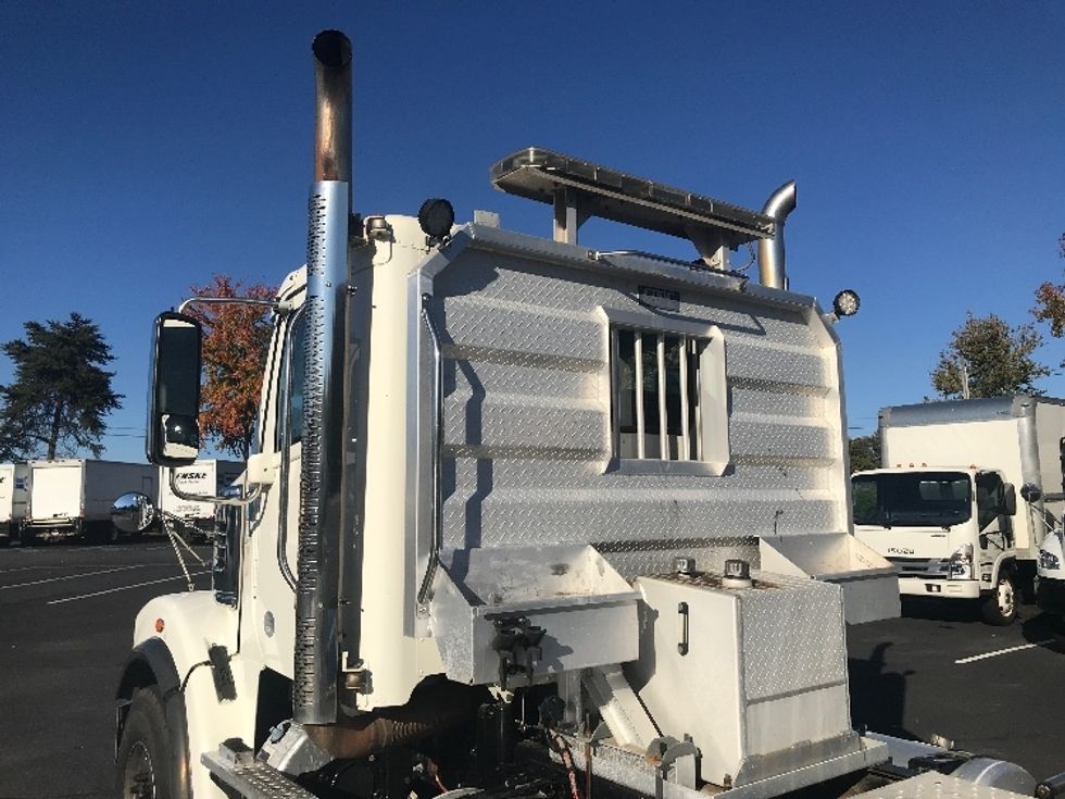 Day Cab Tractor-Heavy Duty Tractors-Freightliner-2019-D12284SD-Charlotte-NC-195,543\n\t\tmiles-$ 99,000 - Image 18