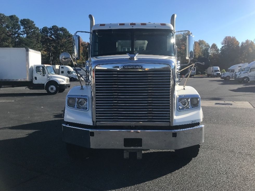 Day Cab Tractor-Heavy Duty Tractors-Freightliner-2019-D12284SD-Charlotte-NC-195,543\n\t\tmiles-$ 99,000 - Image 2