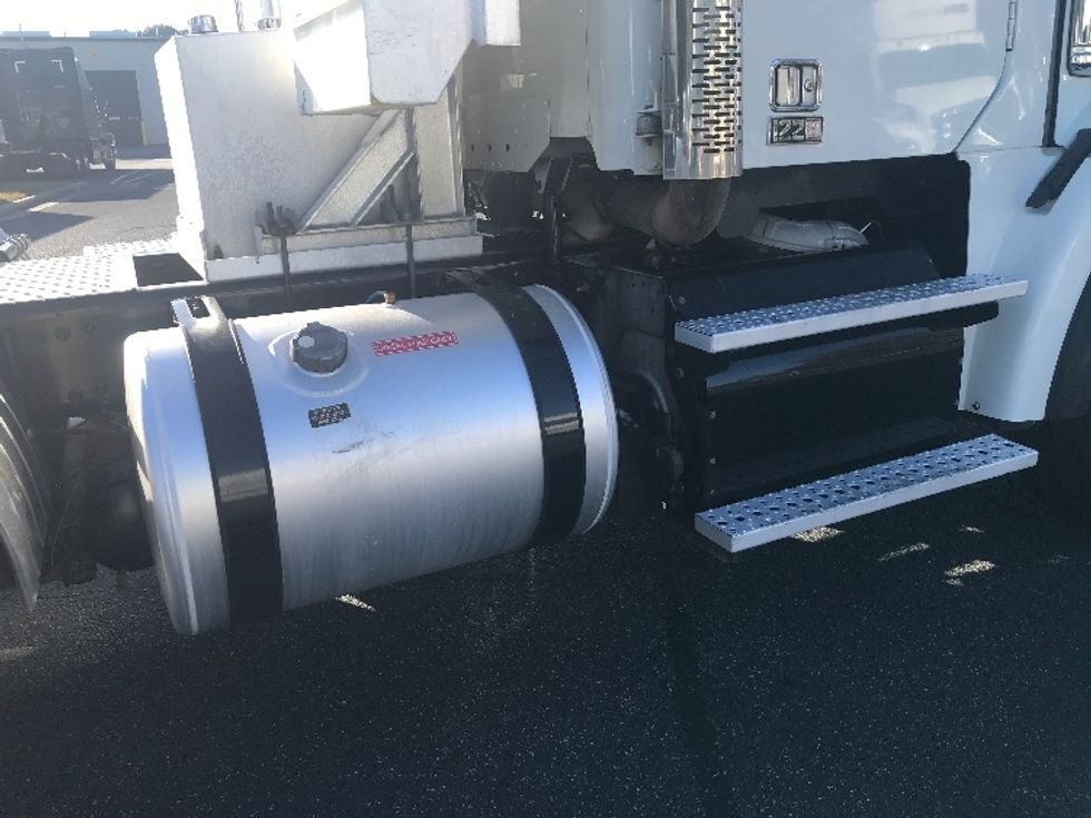 Day Cab Tractor-Heavy Duty Tractors-Freightliner-2019-D12284SD-Charlotte-NC-195,543\n\t\tmiles-$ 99,000 - Image 21