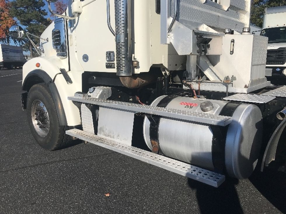 Day Cab Tractor-Heavy Duty Tractors-Freightliner-2019-D12284SD-Charlotte-NC-195,543\n\t\tmiles-$ 99,000 - Image 23