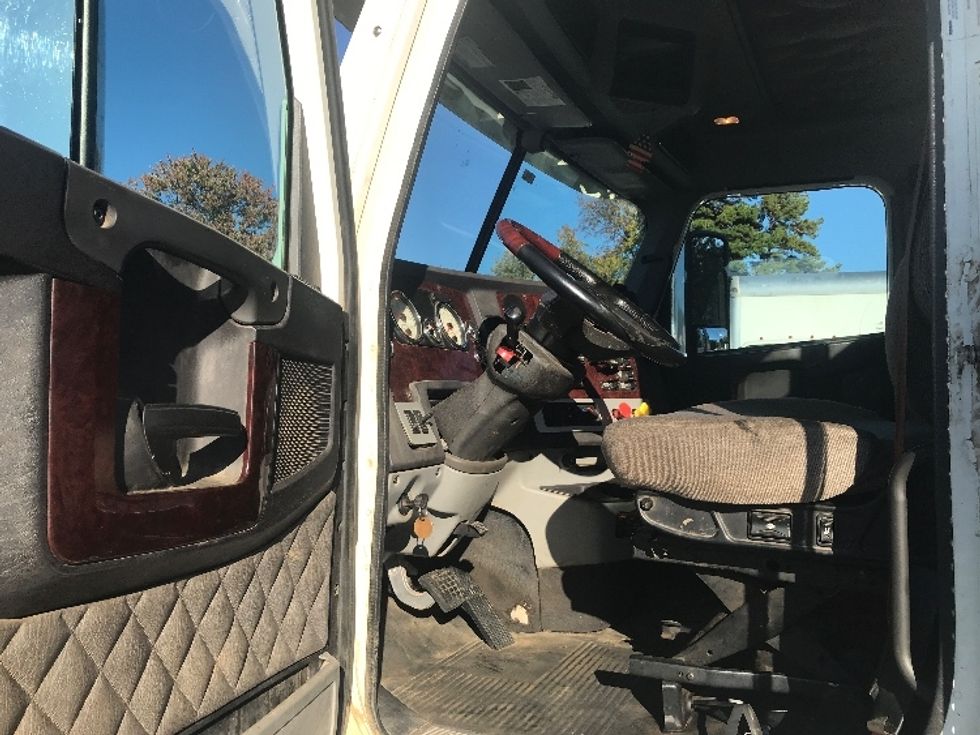 Day Cab Tractor-Heavy Duty Tractors-Freightliner-2019-D12284SD-Charlotte-NC-195,543\n\t\tmiles-$ 99,000 - Image 9