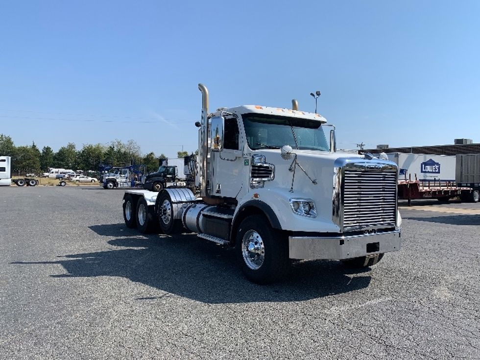 Day Cab Tractor-Heavy Duty Tractors-Freightliner-2019-D12284SD-Concord-NC-310,151\n\t\tmiles-$ 97,250 - Image 1