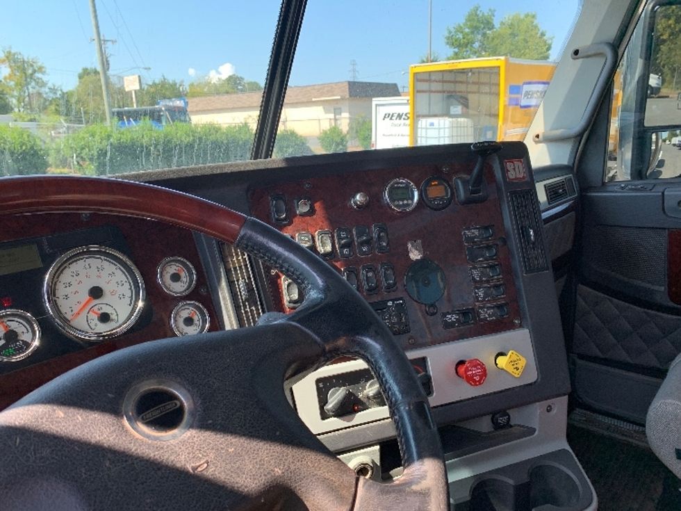 Day Cab Tractor-Heavy Duty Tractors-Freightliner-2019-D12284SD-Concord-NC-310,151\n\t\tmiles-$ 97,250 - Image 11
