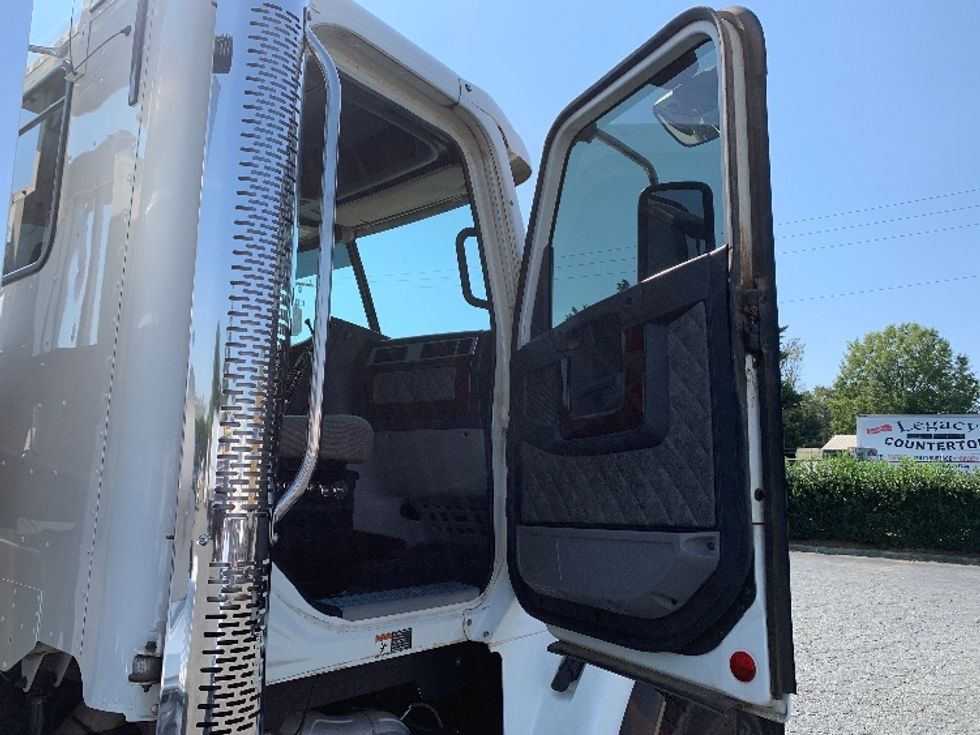 Day Cab Tractor-Heavy Duty Tractors-Freightliner-2019-D12284SD-Concord-NC-310,151\n\t\tmiles-$ 97,250 - Image 12