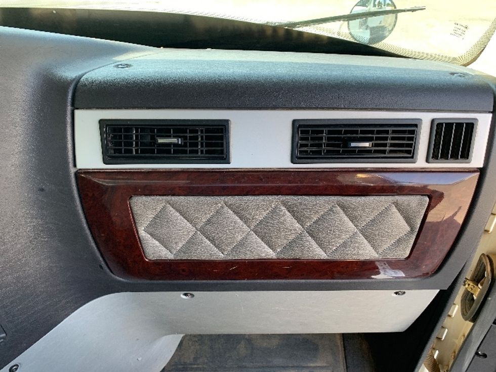 Day Cab Tractor-Heavy Duty Tractors-Freightliner-2019-D12284SD-Concord-NC-310,151\n\t\tmiles-$ 97,250 - Image 13