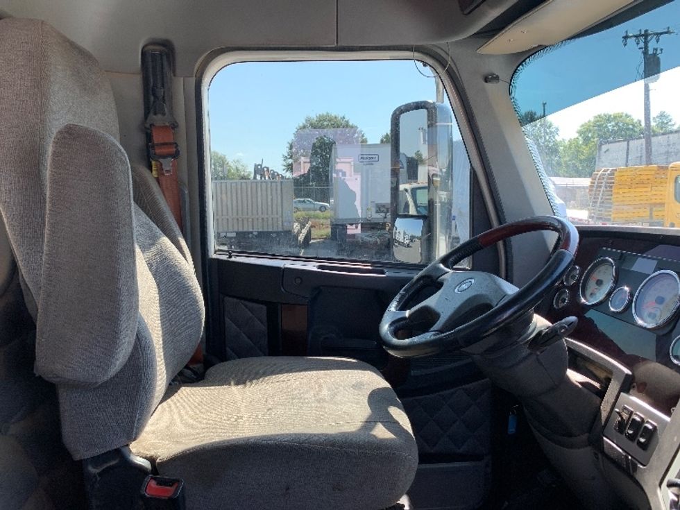 Day Cab Tractor-Heavy Duty Tractors-Freightliner-2019-D12284SD-Concord-NC-310,151\n\t\tmiles-$ 97,250 - Image 14