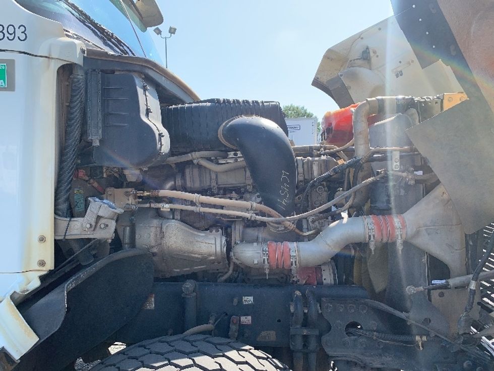 Day Cab Tractor-Heavy Duty Tractors-Freightliner-2019-D12284SD-Concord-NC-310,151\n\t\tmiles-$ 97,250 - Image 15