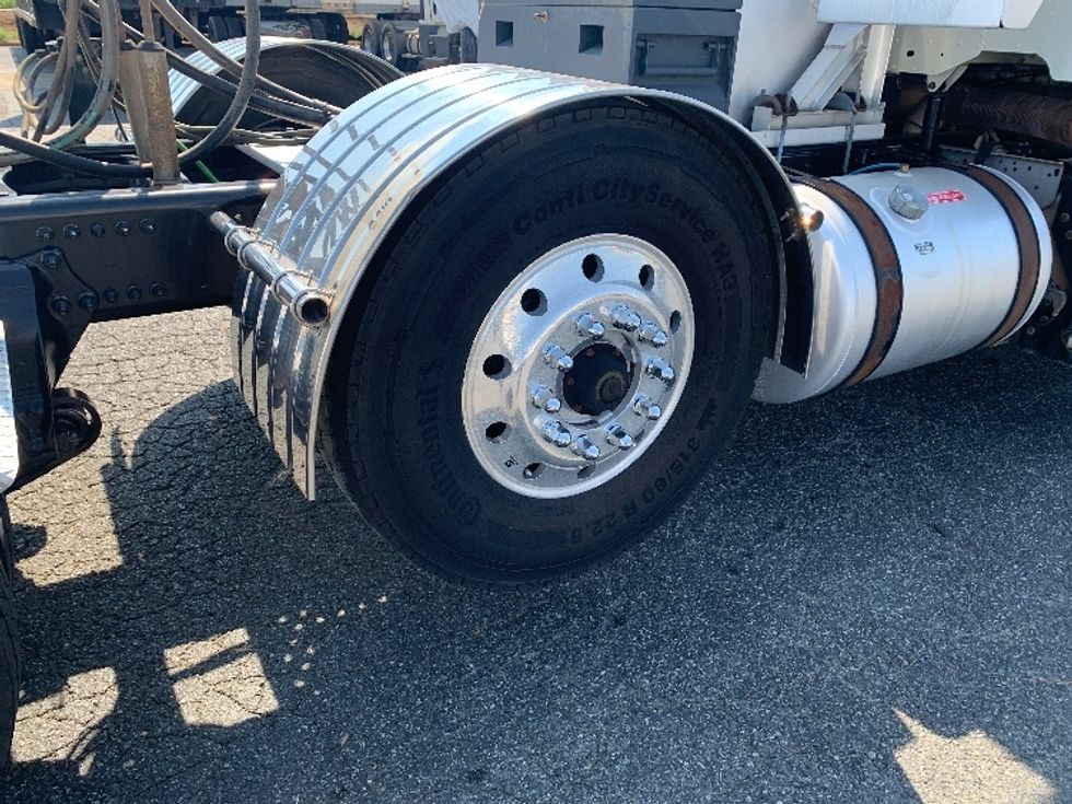 Day Cab Tractor-Heavy Duty Tractors-Freightliner-2019-D12284SD-Concord-NC-310,151\n\t\tmiles-$ 97,250 - Image 18