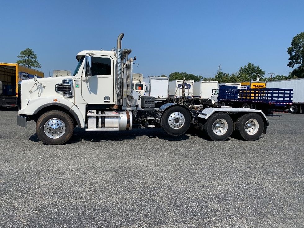 Day Cab Tractor-Heavy Duty Tractors-Freightliner-2019-D12284SD-Concord-NC-310,151\n\t\tmiles-$ 97,250 - Image 4