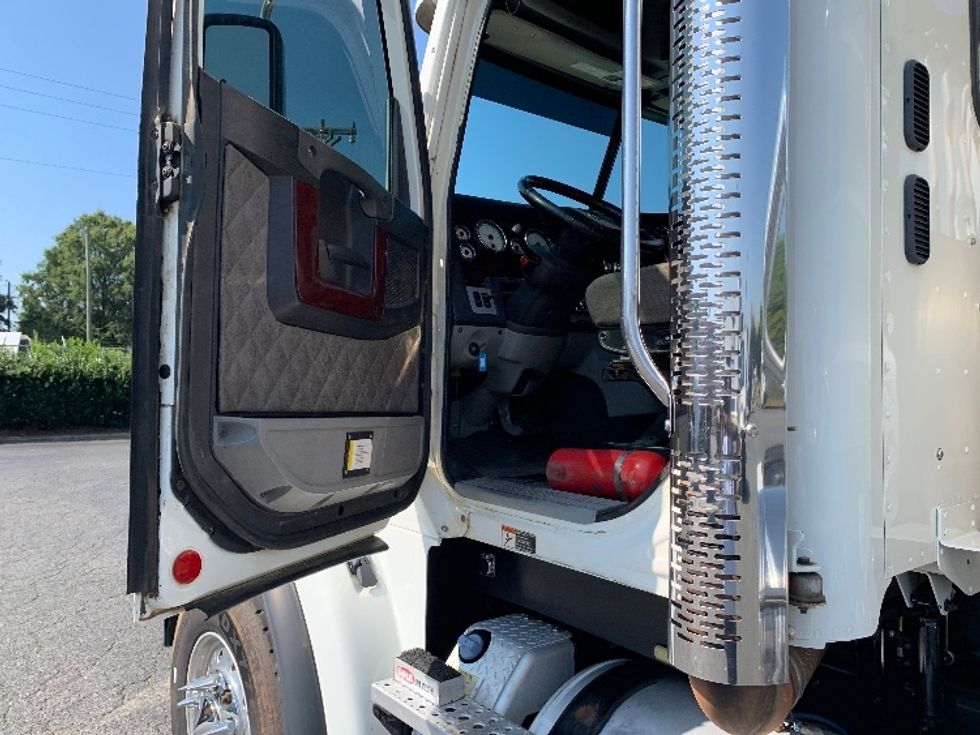 Day Cab Tractor-Heavy Duty Tractors-Freightliner-2019-D12284SD-Concord-NC-310,151\n\t\tmiles-$ 97,250 - Image 9