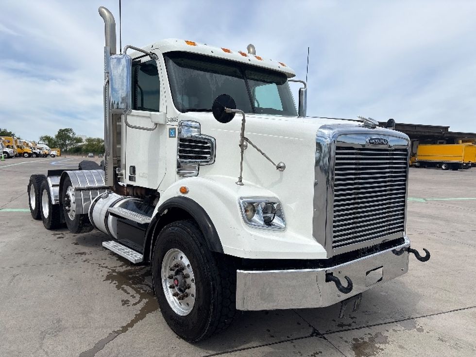 Day Cab Tractor-Heavy Duty Tractors-Freightliner-2019-D12284SD-Fort Worth-TX-389,897\n\t\tmiles-$ 110,000 - Image 1