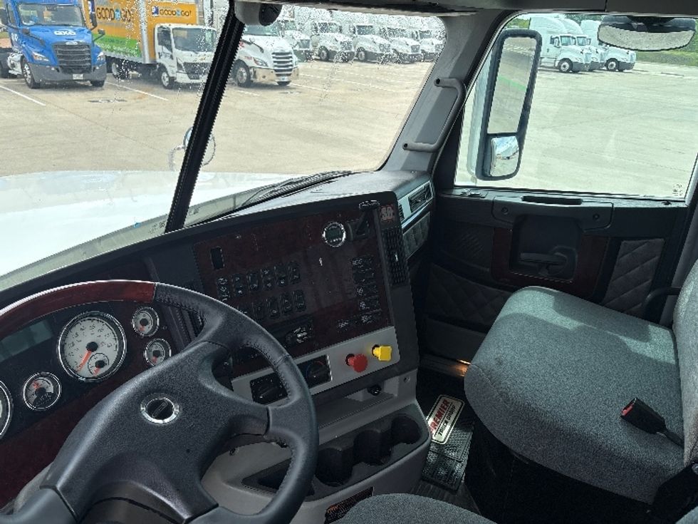 Day Cab Tractor-Heavy Duty Tractors-Freightliner-2019-D12284SD-Fort Worth-TX-389,897\n\t\tmiles-$ 110,000 - Image 10