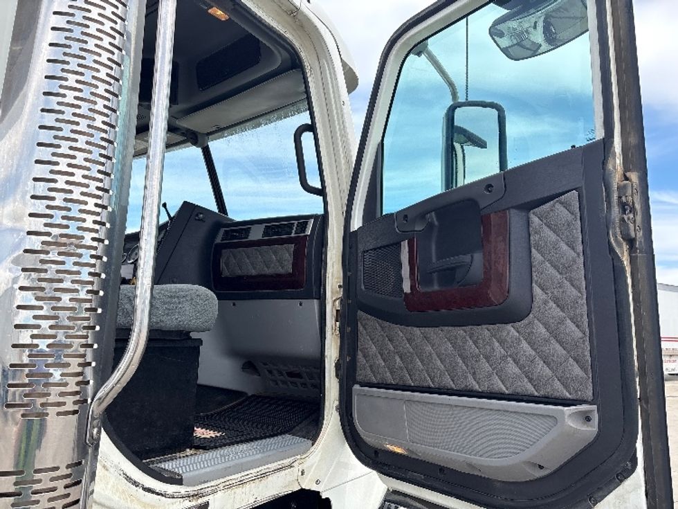 Day Cab Tractor-Heavy Duty Tractors-Freightliner-2019-D12284SD-Fort Worth-TX-389,897\n\t\tmiles-$ 110,000 - Image 12