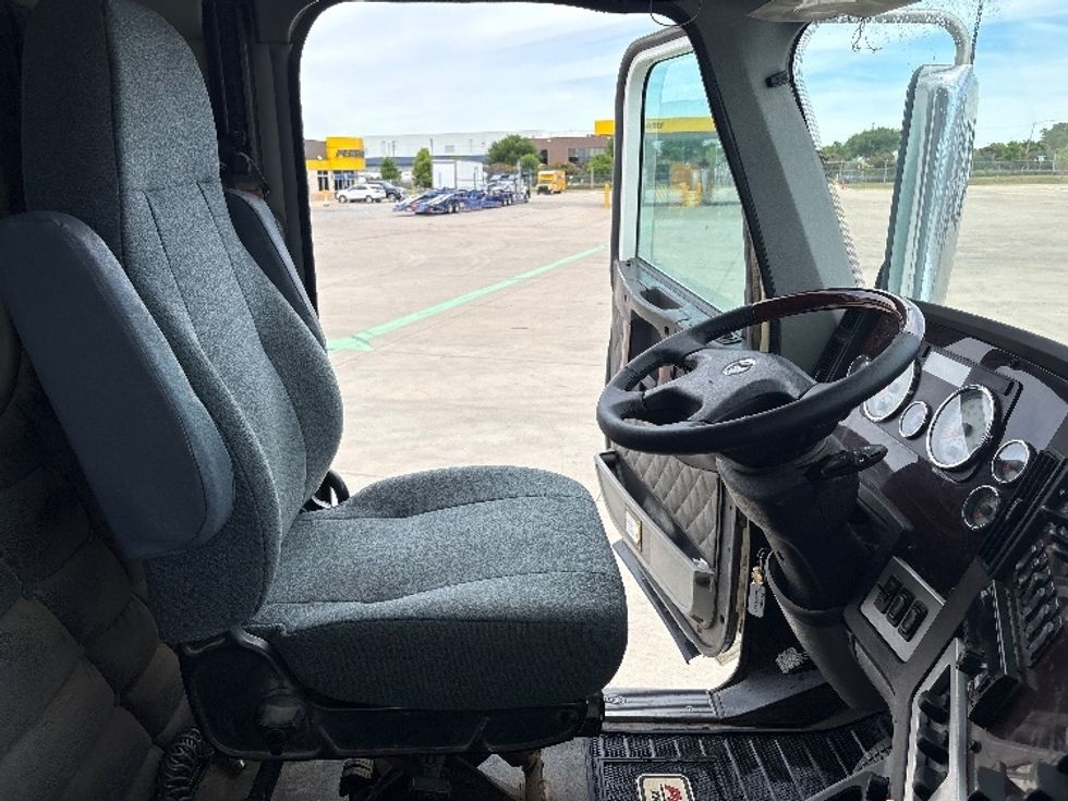 Day Cab Tractor-Heavy Duty Tractors-Freightliner-2019-D12284SD-Fort Worth-TX-389,897\n\t\tmiles-$ 110,000 - Image 14