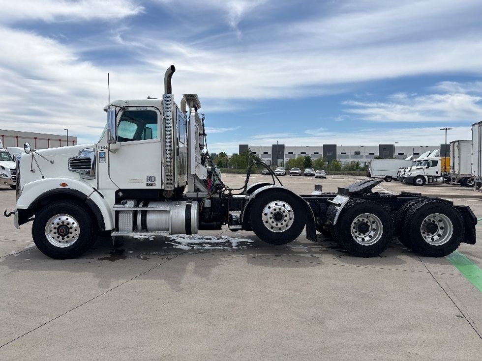 Day Cab Tractor-Heavy Duty Tractors-Freightliner-2019-D12284SD-Fort Worth-TX-389,897\n\t\tmiles-$ 110,000 - Image 4